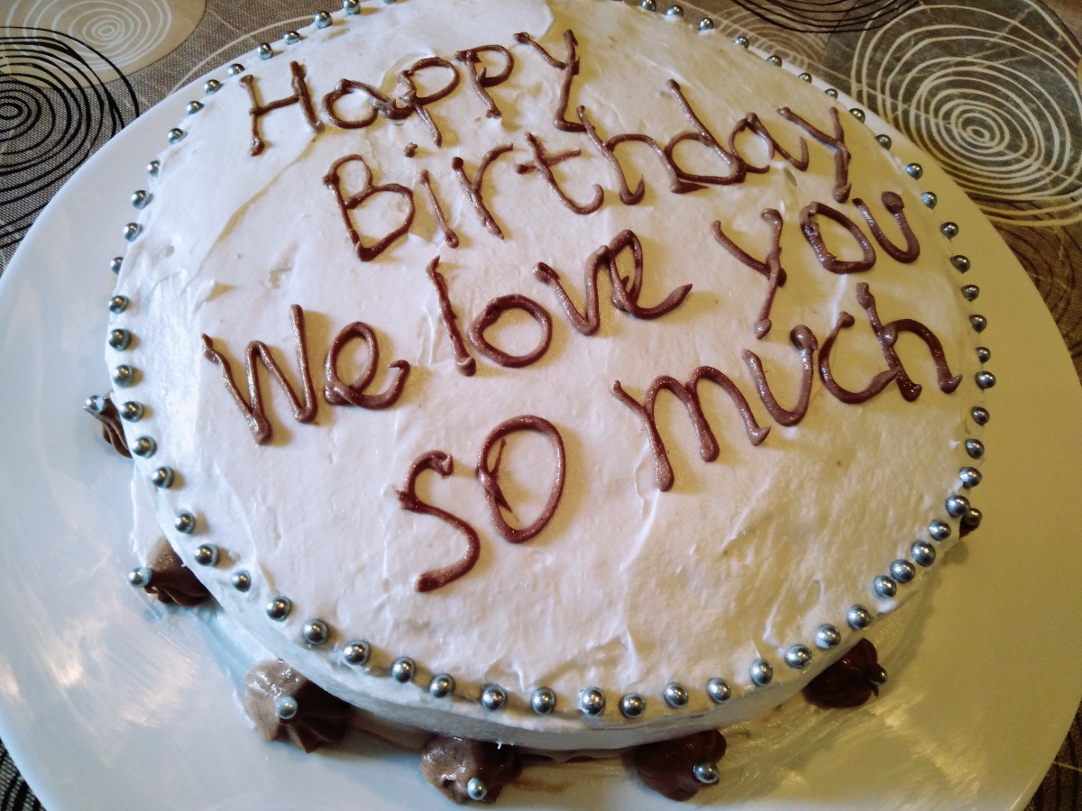 Поздрав за рожден ден с една специална ванилова тортаНеобходими Продукти●