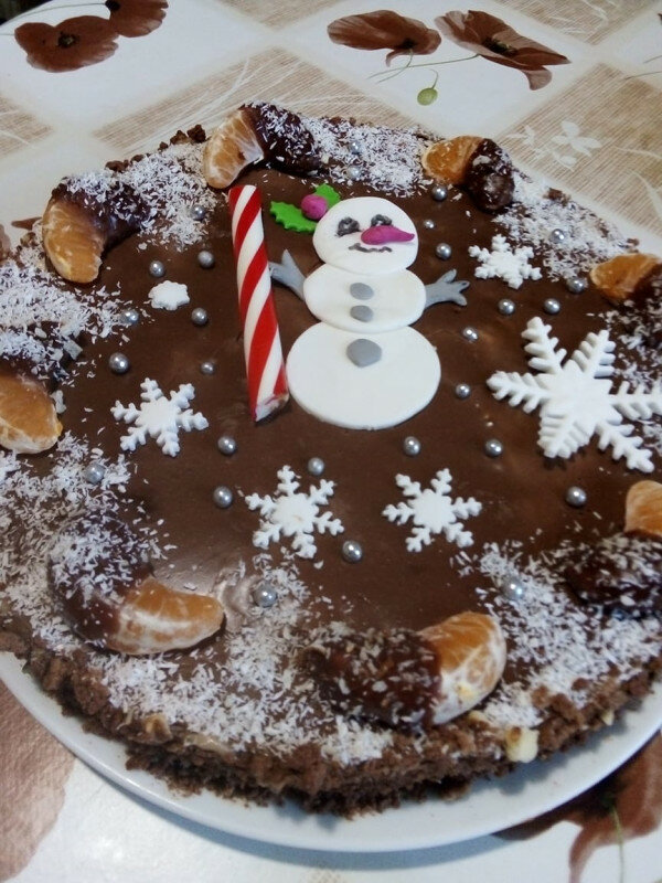 Зимна торта за малки и големиНеобходими Продукти● бисквити - 1