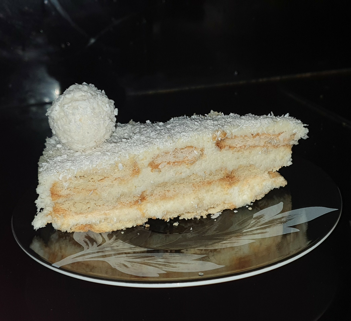 Домашна торта Рафаело сближава хората с уникалния си вкусНеобходими