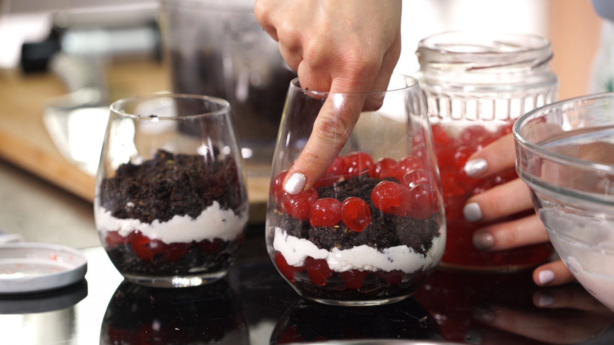 Защото най вкусните десерти идват в малки стъклени чаши уникален
