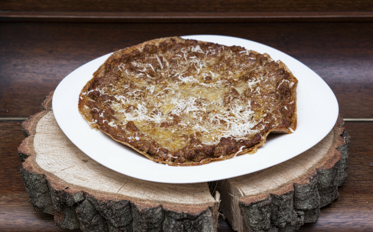 Турска пица с пълнозърнеста тортила - хапвайте спокойно и с