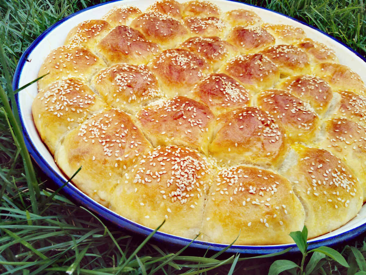 Турските хлебчета със сусам подхождат на всяко ястиеНеобходими Продукти● брашно
