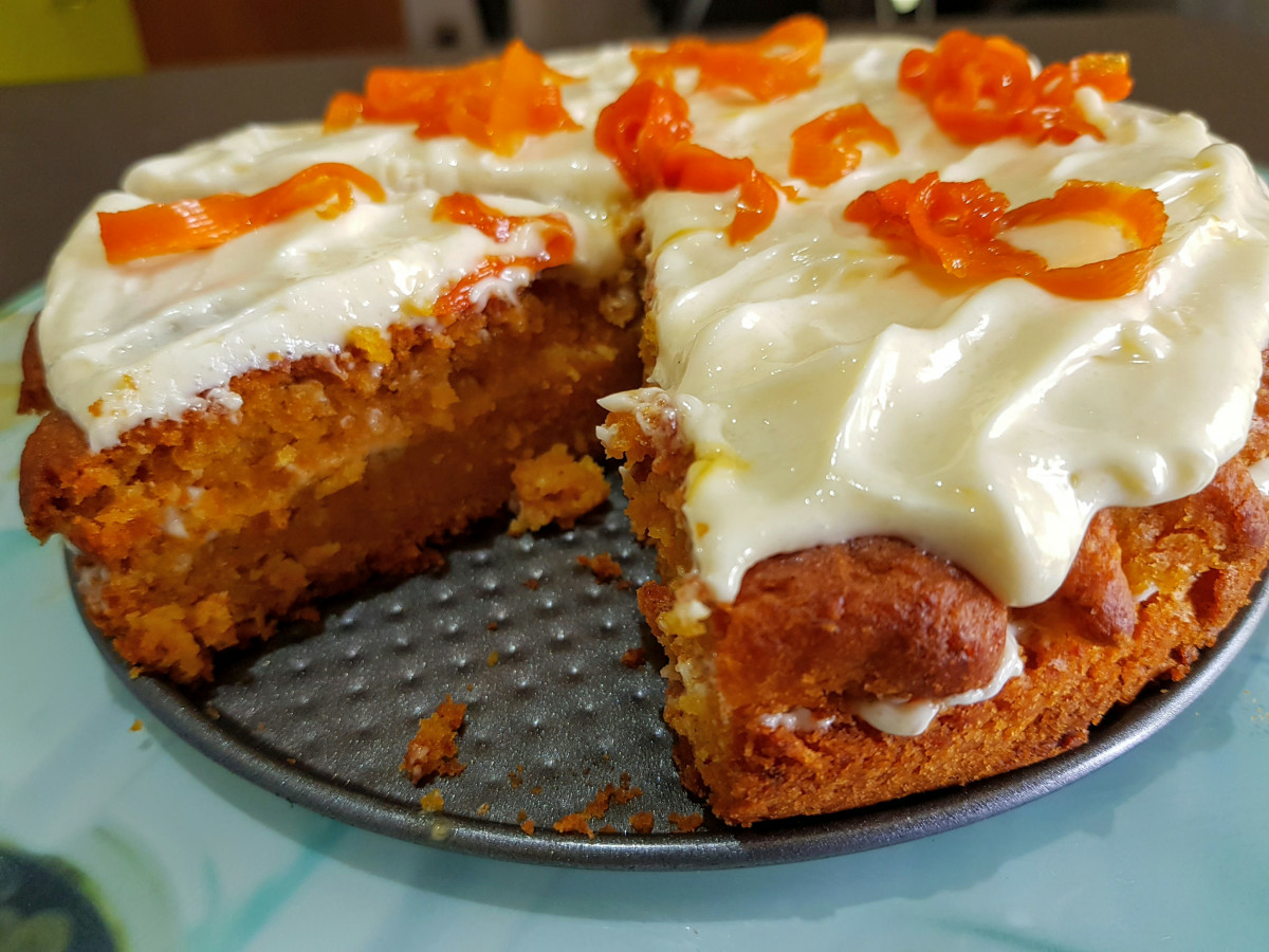 Невероятно вкусна торта с моркови веган е свежа е