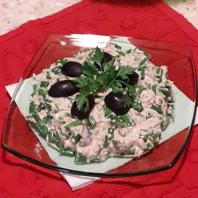 Вкусна салата с риба тон и още полезни продукти която