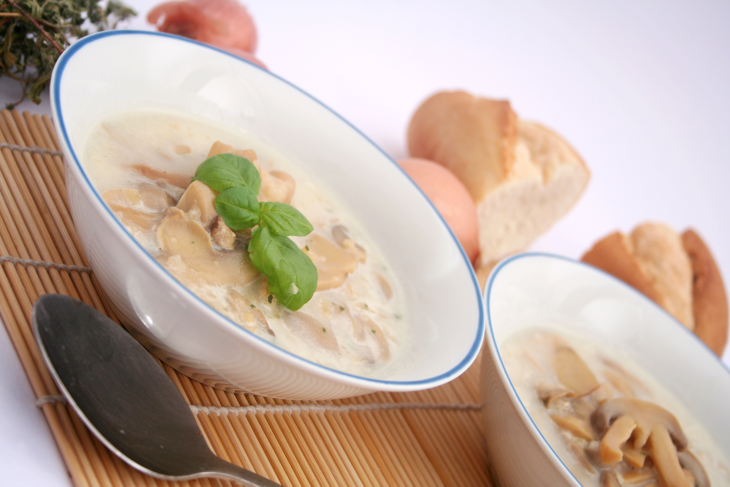 Ароматна гъбена супа със сметана за ценителите на добрата хранаНеобходими
