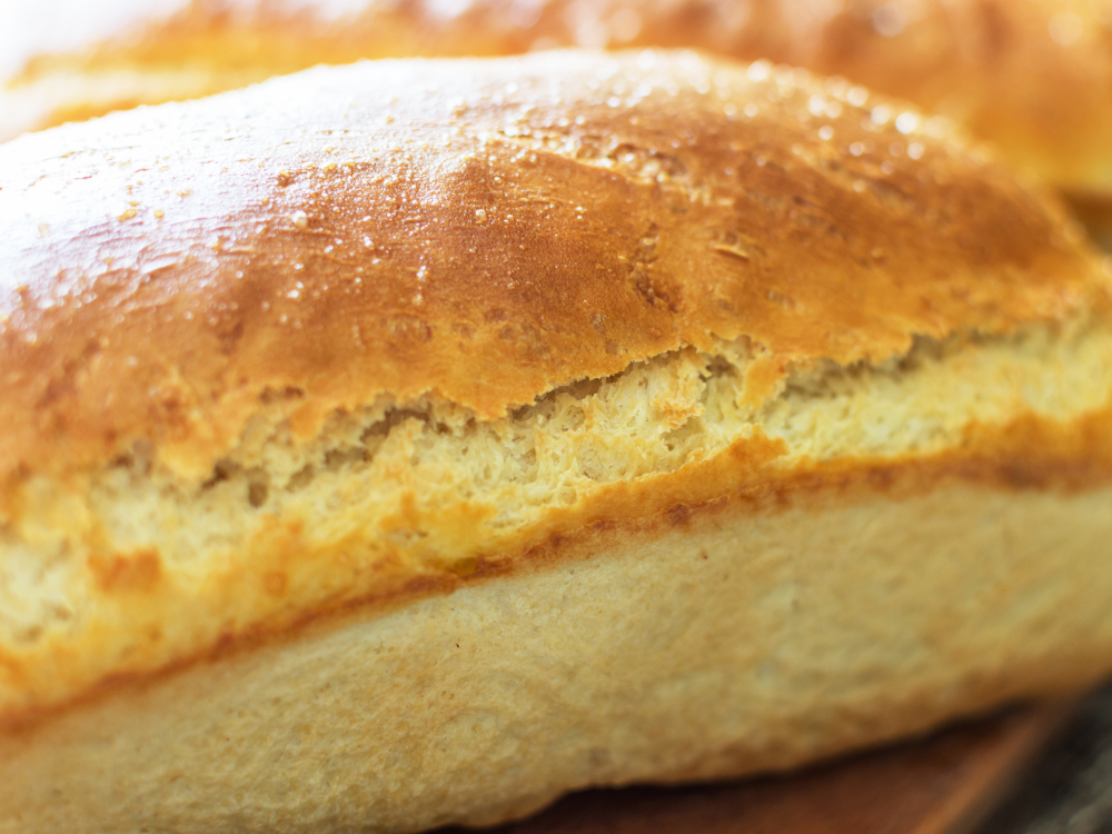 Само сиренце и няколко парчета от този балкански хляб ни