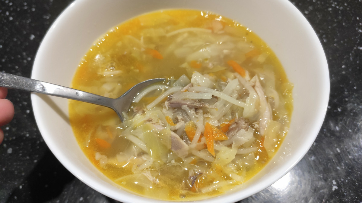 Заешката супа със зеле е свежа и вкусна и подходяща