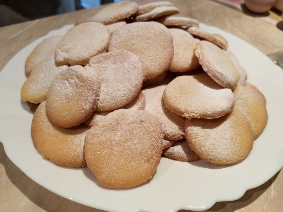 Захарни бисквитки приготвени за минутиНеобходими Продукти● брашно 2 3 4