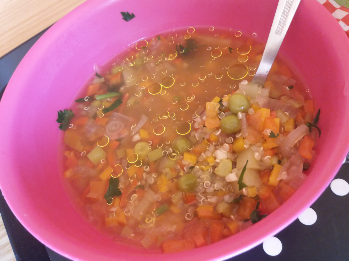 Вкусна и полезна - много бърза зеленчукова супичка с киноа,
