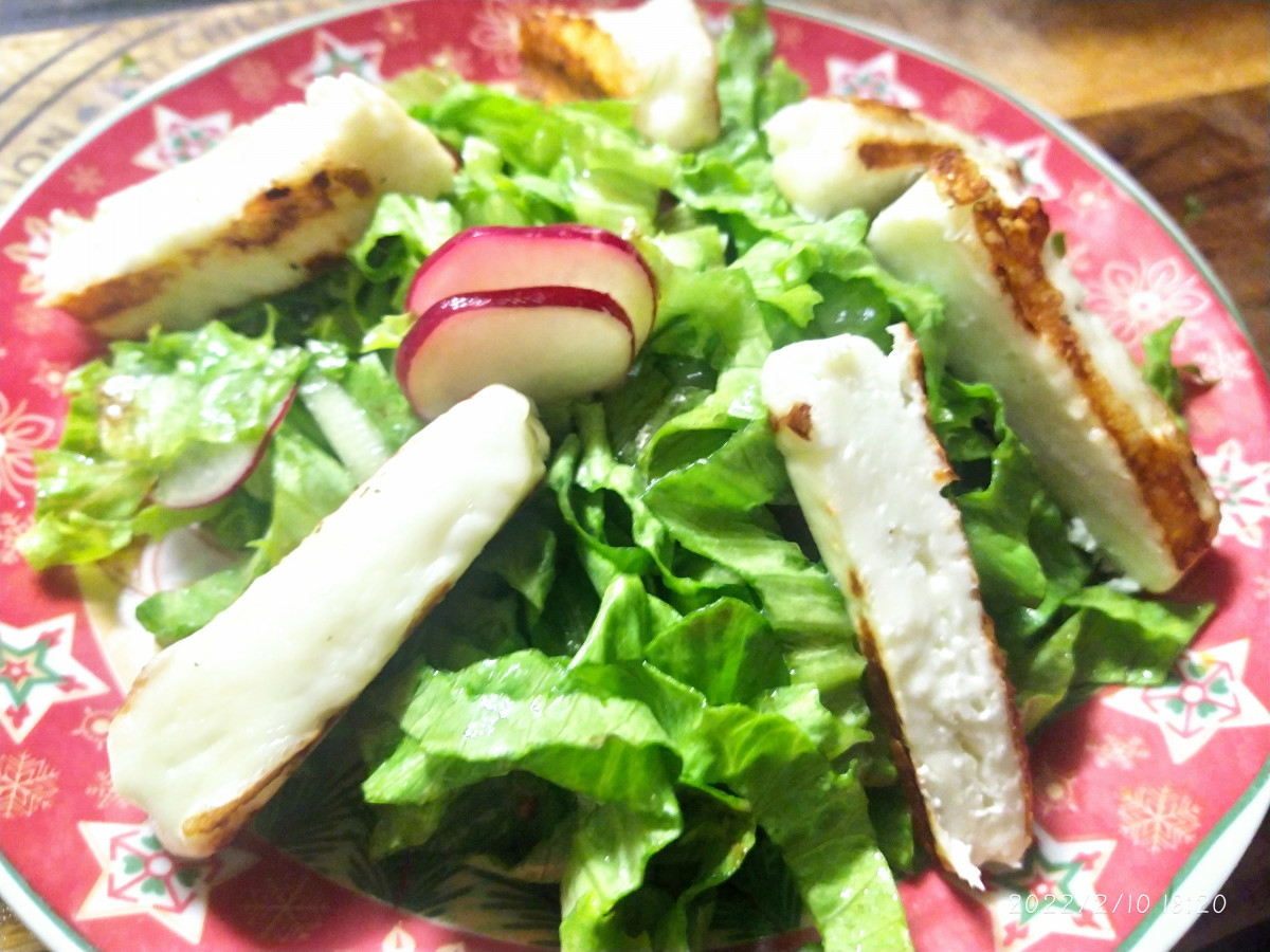 Зелена салата със сирене Халуми вкусна и здравословнаНеобходими Продукти●