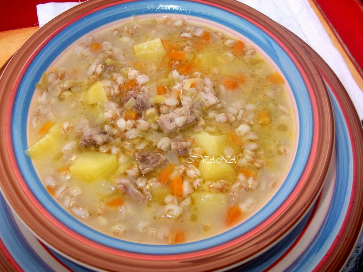 Супа с месо и жито, подходяща за зимата и студените